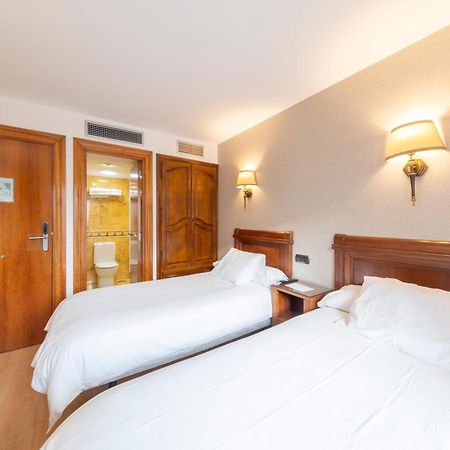 Hostal Sin Recep24H Puerta De La Villa - Pet Friendly & Restaurante الماثان المظهر الخارجي الصورة