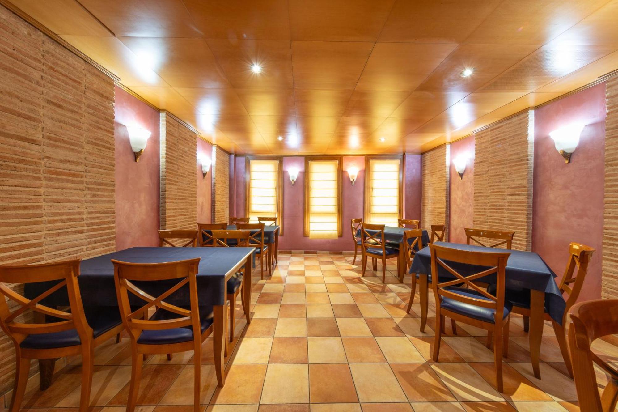 Hostal Sin Recep24H Puerta De La Villa - Pet Friendly & Restaurante الماثان المظهر الخارجي الصورة