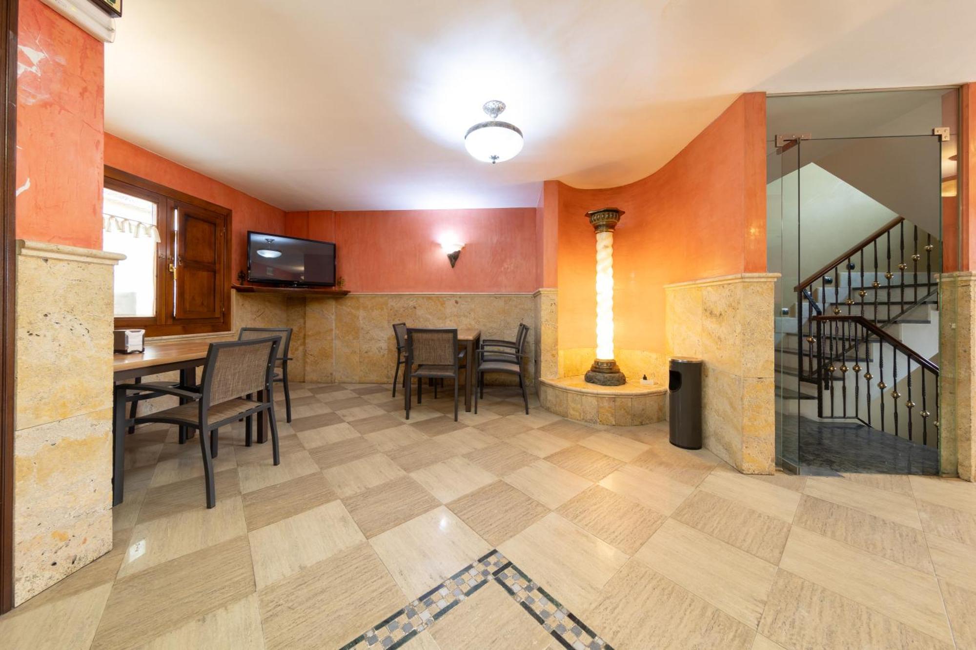 Hostal Sin Recep24H Puerta De La Villa - Pet Friendly & Restaurante الماثان المظهر الخارجي الصورة