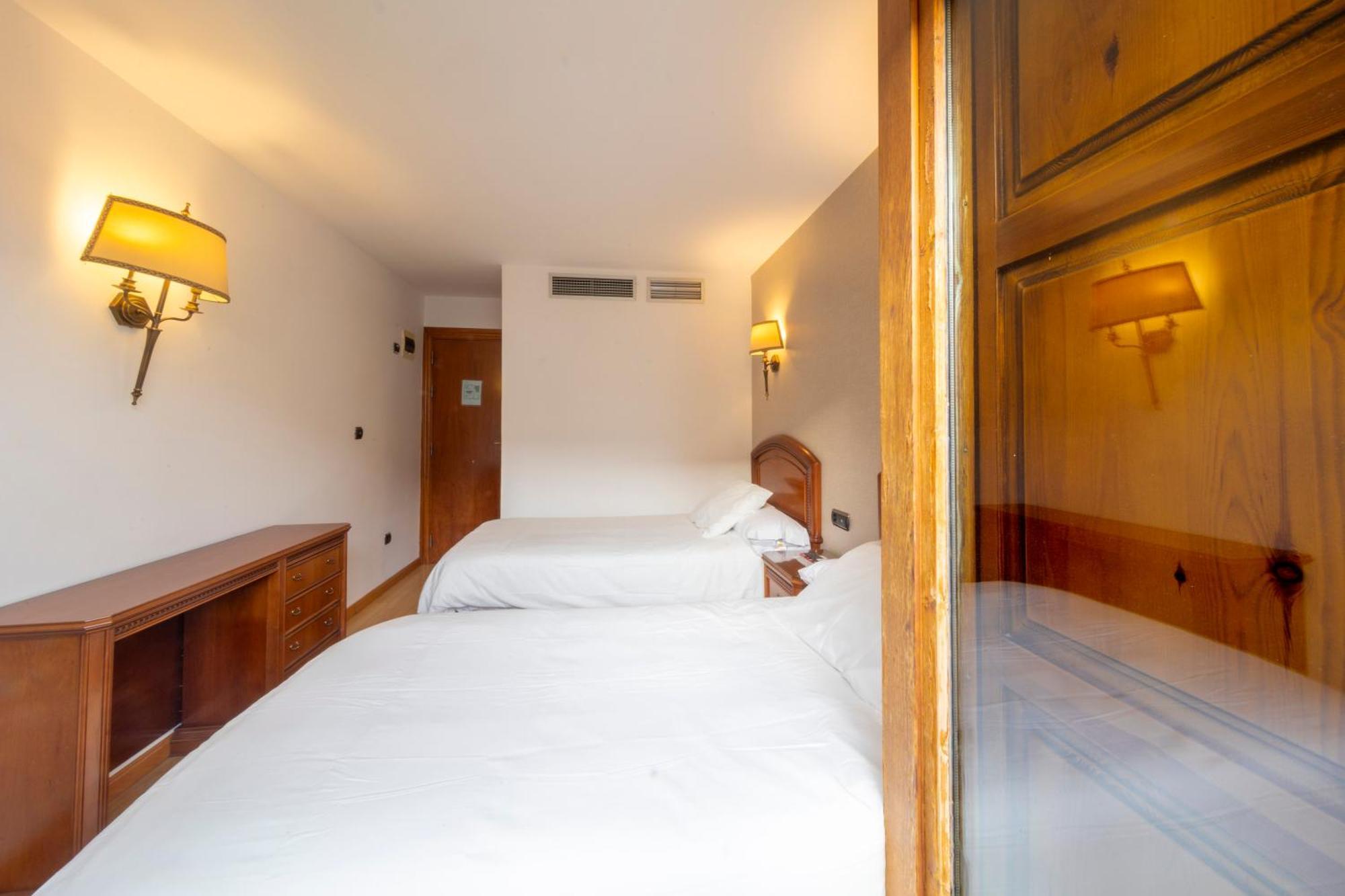 Hostal Sin Recep24H Puerta De La Villa - Pet Friendly & Restaurante الماثان المظهر الخارجي الصورة