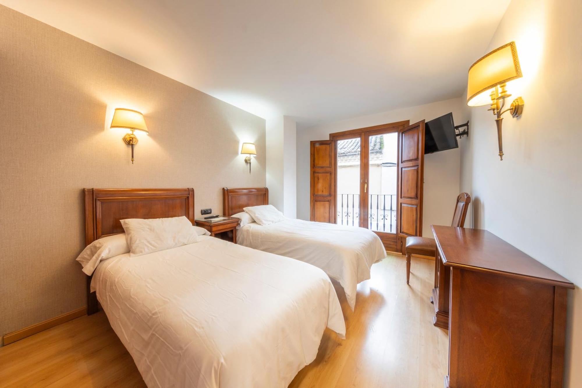 Hostal Sin Recep24H Puerta De La Villa - Pet Friendly & Restaurante الماثان المظهر الخارجي الصورة