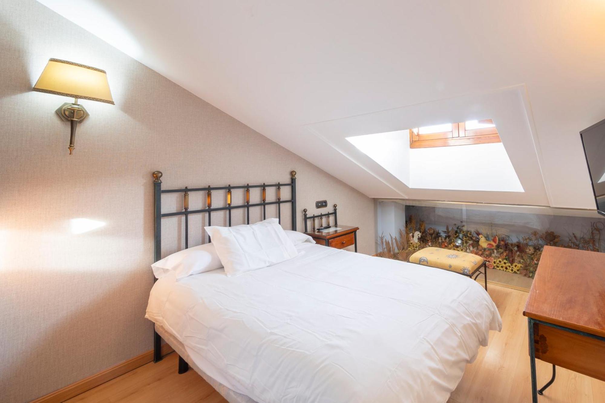 Hostal Sin Recep24H Puerta De La Villa - Pet Friendly & Restaurante الماثان المظهر الخارجي الصورة