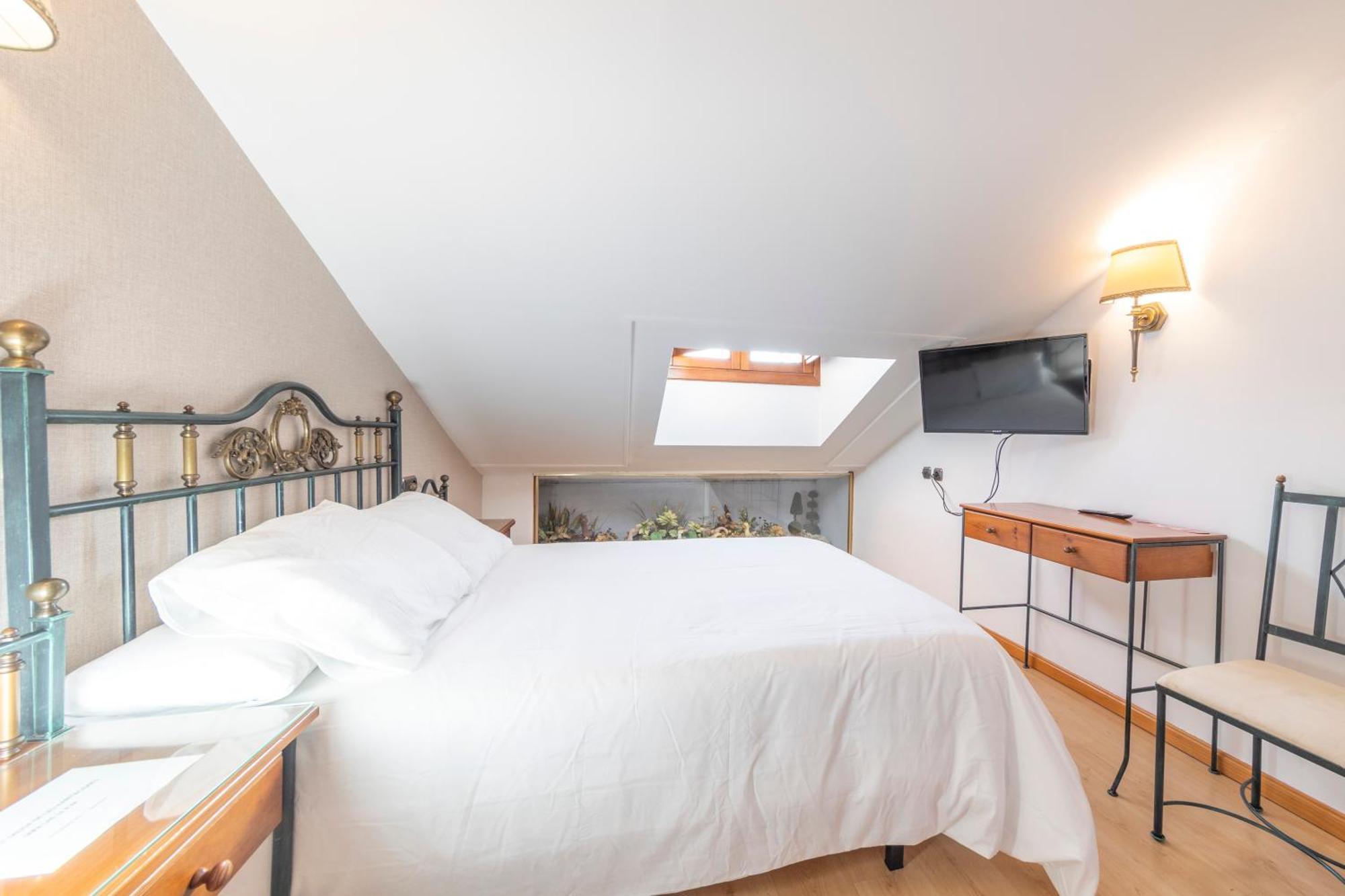 Hostal Sin Recep24H Puerta De La Villa - Pet Friendly & Restaurante الماثان المظهر الخارجي الصورة
