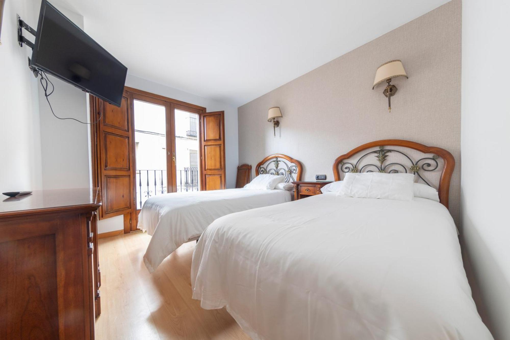 Hostal Sin Recep24H Puerta De La Villa - Pet Friendly & Restaurante الماثان المظهر الخارجي الصورة