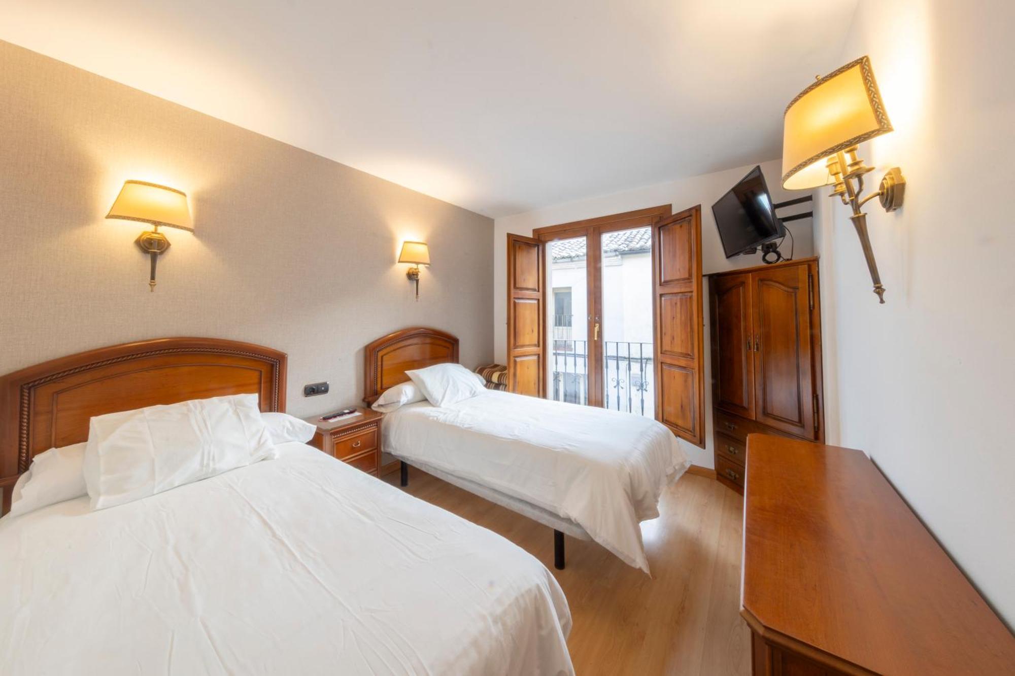 Hostal Sin Recep24H Puerta De La Villa - Pet Friendly & Restaurante الماثان المظهر الخارجي الصورة