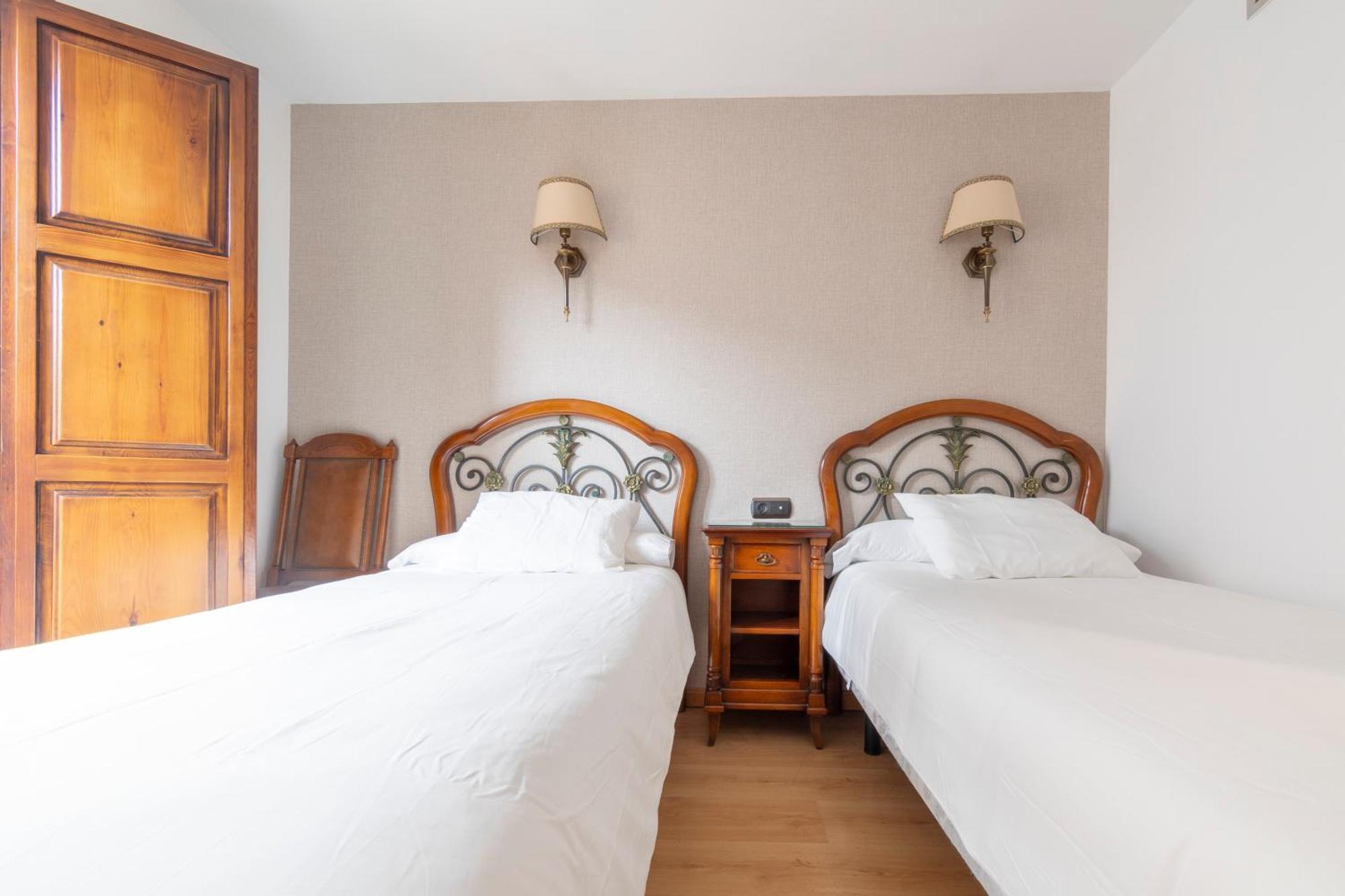 Hostal Sin Recep24H Puerta De La Villa - Pet Friendly & Restaurante الماثان المظهر الخارجي الصورة