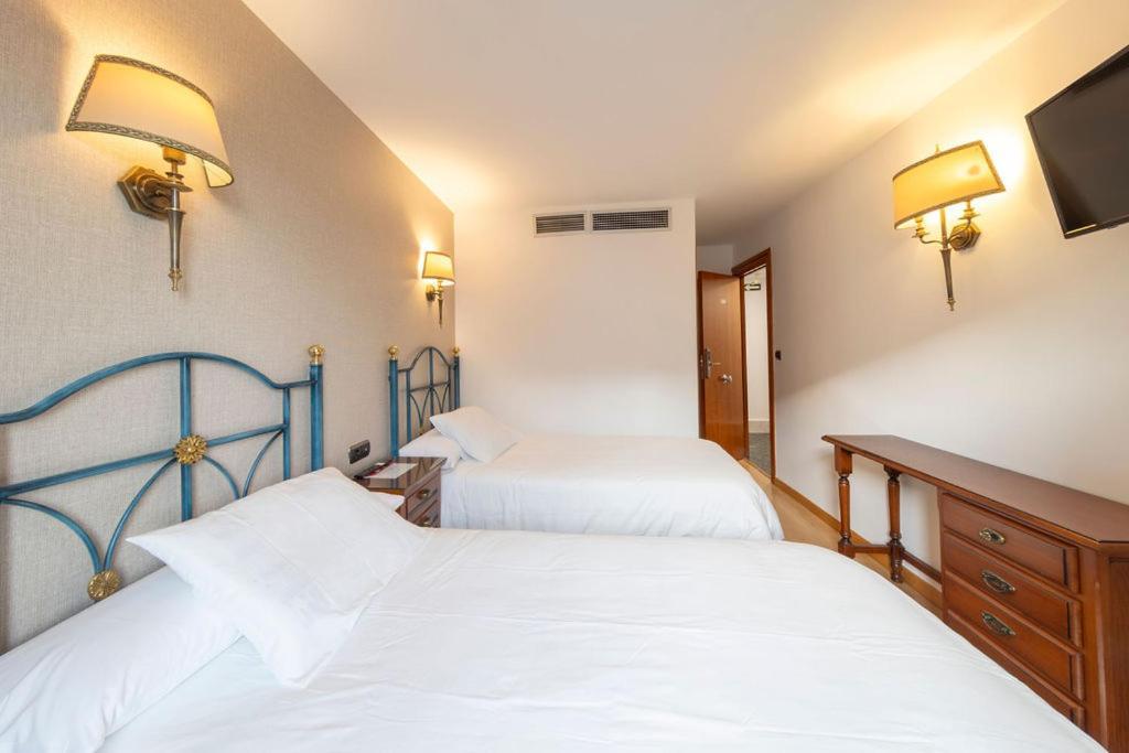 Hostal Sin Recep24H Puerta De La Villa - Pet Friendly & Restaurante الماثان المظهر الخارجي الصورة
